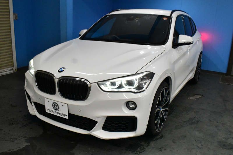 BMW X1 Xdrive20i Mｽﾎﾟｰﾂ ｱﾄﾞﾊﾞﾝｽﾄﾞｱｸﾃｨﾌﾞｾｰﾌﾃｨ&ｺﾝﾌｫｰﾄP 4WD 1ｵｰﾅｰ 追従ACC HUD ﾋｰﾀｰ付電動黒革 OZMSW20AW ｱｲﾊﾞｯﾊﾀﾞｳﾝｻｽ ﾀｯﾁﾊﾟｯﾄﾞﾅﾋﾞBｶﾒﾗ Pｱｼｽﾄ LEDﾍｯﾄﾞﾗｲﾄ 衝突軽減B 車線逸脱&歩行者警告 電動Rｹﾞｰﾄ 2年保証