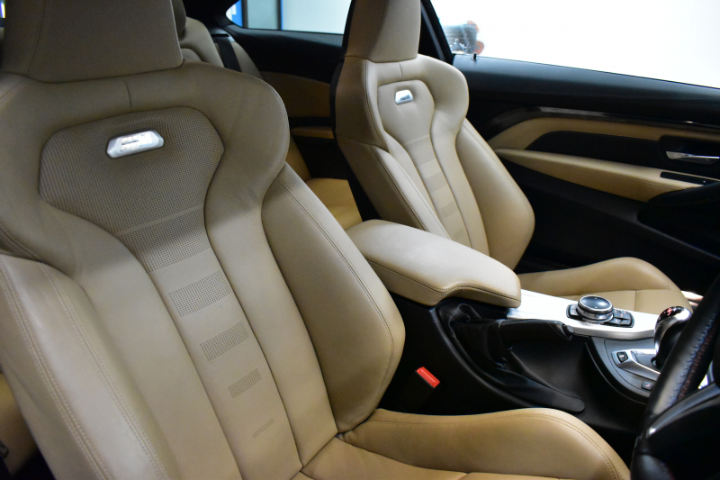 BMW Mシリーズ M4ｸｰﾍﾟ MDCT 可変Mｻｽﾍﾟﾝｼｮﾝ ﾋｰﾀｰ付ﾍﾞｰｼﾞｭﾚｻﾞｰ ﾊﾟｰｷﾝｸﾞｻﾎﾟｰﾄﾊﾟｯｹｰｼﾞ HUD ｱﾀﾞﾌﾟﾃｨﾌﾞLEDﾍｯﾄﾞﾗｲﾄ 19AW 衝突軽減ﾌﾞﾚｰｷ 車線逸脱&歩行者警告 ﾀｯﾁﾊﾟｯﾄﾞHDDﾅﾋﾞﾌﾙｾｸﾞBｶﾒﾗ 前後PDC ｶｰﾎﾞﾝﾙｰﾌ 2年保証