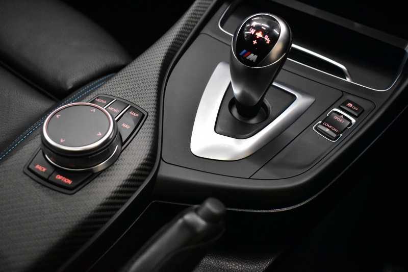 BMW Mシリーズ M2 MDCT 7速DCT LCI後期 ｾﾚｸﾄP ｻﾝﾙｰﾌ ﾊｰﾏﾝｶｰﾄﾞﾝ  ﾋｰﾀｰ付黒革 ﾍｷｻｺﾞﾅﾙLEDﾍｯﾄﾞﾗｲﾄ&ﾃｰﾙ ﾀｯﾁﾊﾟﾈﾙHDDﾅﾋﾞ Bｶﾒﾗ ﾘｱPDC 19AW 車線逸脱&歩行者警告 衝突軽減ﾌﾞﾚｰｷ ｶｰﾎﾞﾝｲﾝﾃﾘｱ 2年保証