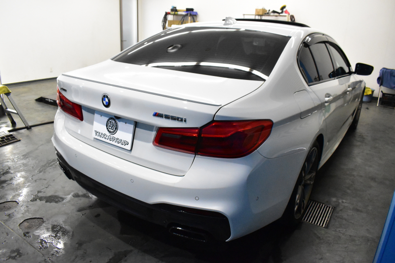 BMW 5シリーズ M550i Xﾄﾞﾗｲﾌﾞ ｱﾙﾃｨﾒｯﾄｴﾃﾞｨｼｮﾝ 55台限定車 4WD ｻﾝﾙｰﾌ ﾚｰｻﾞｰLEDﾍｯﾄﾞﾗｲﾄ ﾗｲﾌﾞｺｯｸﾋﾟｯﾄ ｺﾝﾌｫｰﾄｼｰﾄ 前席ﾏｯｻｰｼﾞ&ﾍﾞﾝﾁﾚｰﾀｰ 全席ﾋｰﾀｰ付黒革 可変Mｻｽ harman/kardon Mｽﾎﾟｰﾂﾌﾞﾚｰｷ ACC HUD 全周囲ｶﾒﾗ ﾌﾙｾｸﾞ 2年保証