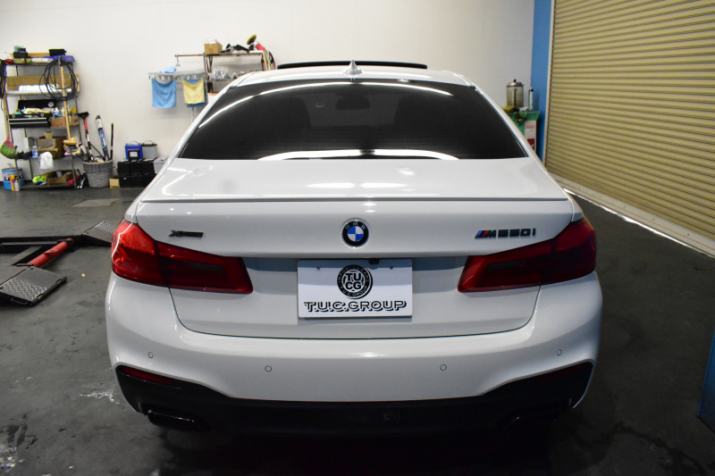 BMW 5シリーズ M550i Xﾄﾞﾗｲﾌﾞ ｱﾙﾃｨﾒｯﾄｴﾃﾞｨｼｮﾝ 55台限定車 4WD ｻﾝﾙｰﾌ ﾚｰｻﾞｰLEDﾍｯﾄﾞﾗｲﾄ ﾗｲﾌﾞｺｯｸﾋﾟｯﾄ ｺﾝﾌｫｰﾄｼｰﾄ 前席ﾏｯｻｰｼﾞ&ﾍﾞﾝﾁﾚｰﾀｰ 全席ﾋｰﾀｰ付黒革 可変Mｻｽ harman/kardon Mｽﾎﾟｰﾂﾌﾞﾚｰｷ ACC HUD 全周囲ｶﾒﾗ ﾌﾙｾｸﾞ 2年保証