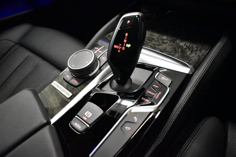 BMW 5シリーズ M550i Xﾄﾞﾗｲﾌﾞ ｱﾙﾃｨﾒｯﾄｴﾃﾞｨｼｮﾝ 55台限定車 4WD ｻﾝﾙｰﾌ ﾚｰｻﾞｰLEDﾍｯﾄﾞﾗｲﾄ ﾗｲﾌﾞｺｯｸﾋﾟｯﾄ ｺﾝﾌｫｰﾄｼｰﾄ 前席ﾏｯｻｰｼﾞ&ﾍﾞﾝﾁﾚｰﾀｰ 全席ﾋｰﾀｰ付黒革 可変Mｻｽ harman/kardon Mｽﾎﾟｰﾂﾌﾞﾚｰｷ ACC HUD 全周囲ｶﾒﾗ ﾌﾙｾｸﾞ 2年保証