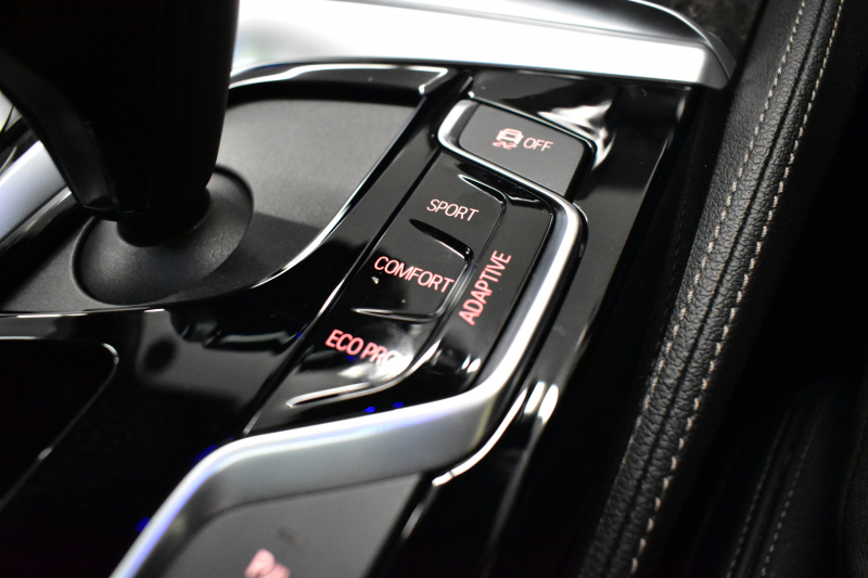 BMW 5シリーズ M550i Xﾄﾞﾗｲﾌﾞ ｱﾙﾃｨﾒｯﾄｴﾃﾞｨｼｮﾝ 55台限定車 4WD ｻﾝﾙｰﾌ ﾚｰｻﾞｰLEDﾍｯﾄﾞﾗｲﾄ ﾗｲﾌﾞｺｯｸﾋﾟｯﾄ ｺﾝﾌｫｰﾄｼｰﾄ 前席ﾏｯｻｰｼﾞ&ﾍﾞﾝﾁﾚｰﾀｰ 全席ﾋｰﾀｰ付黒革 可変Mｻｽ harman/kardon Mｽﾎﾟｰﾂﾌﾞﾚｰｷ ACC HUD 全周囲ｶﾒﾗ ﾌﾙｾｸﾞ 2年保証