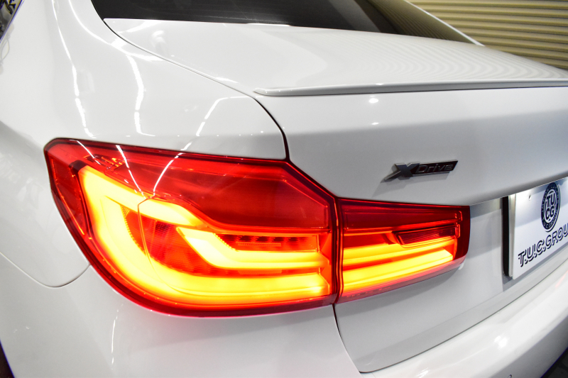 BMW 5シリーズ M550i Xﾄﾞﾗｲﾌﾞ ｱﾙﾃｨﾒｯﾄｴﾃﾞｨｼｮﾝ 55台限定車 4WD ｻﾝﾙｰﾌ ﾚｰｻﾞｰLEDﾍｯﾄﾞﾗｲﾄ ﾗｲﾌﾞｺｯｸﾋﾟｯﾄ ｺﾝﾌｫｰﾄｼｰﾄ 前席ﾏｯｻｰｼﾞ&ﾍﾞﾝﾁﾚｰﾀｰ 全席ﾋｰﾀｰ付黒革 可変Mｻｽ harman/kardon Mｽﾎﾟｰﾂﾌﾞﾚｰｷ ACC HUD 全周囲ｶﾒﾗ ﾌﾙｾｸﾞ 2年保証