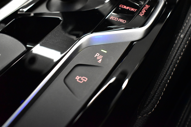 BMW 5シリーズ M550i Xﾄﾞﾗｲﾌﾞ ｱﾙﾃｨﾒｯﾄｴﾃﾞｨｼｮﾝ 55台限定車 4WD ｻﾝﾙｰﾌ ﾚｰｻﾞｰLEDﾍｯﾄﾞﾗｲﾄ ﾗｲﾌﾞｺｯｸﾋﾟｯﾄ ｺﾝﾌｫｰﾄｼｰﾄ 前席ﾏｯｻｰｼﾞ&ﾍﾞﾝﾁﾚｰﾀｰ 全席ﾋｰﾀｰ付黒革 可変Mｻｽ harman/kardon Mｽﾎﾟｰﾂﾌﾞﾚｰｷ ACC HUD 全周囲ｶﾒﾗ ﾌﾙｾｸﾞ 2年保証