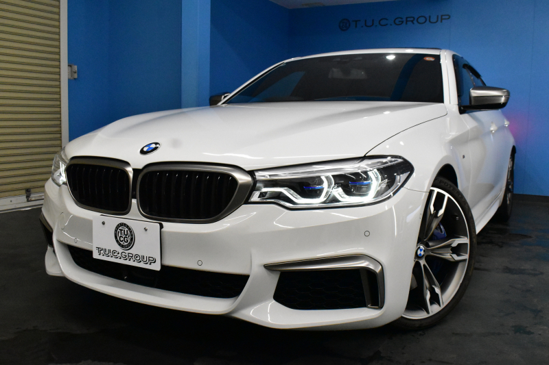 BMW 5シリーズ M550i Xﾄﾞﾗｲﾌﾞ ｱﾙﾃｨﾒｯﾄｴﾃﾞｨｼｮﾝ 55台限定車 4WD ｻﾝﾙｰﾌ ﾚｰｻﾞｰLEDﾍｯﾄﾞﾗｲﾄ ﾗｲﾌﾞｺｯｸﾋﾟｯﾄ ｺﾝﾌｫｰﾄｼｰﾄ 前席ﾏｯｻｰｼﾞ&ﾍﾞﾝﾁﾚｰﾀｰ 全席ﾋｰﾀｰ付黒革 可変Mｻｽ harman/kardon Mｽﾎﾟｰﾂﾌﾞﾚｰｷ ACC HUD 全周囲ｶﾒﾗ ﾌﾙｾｸﾞ 2年保証