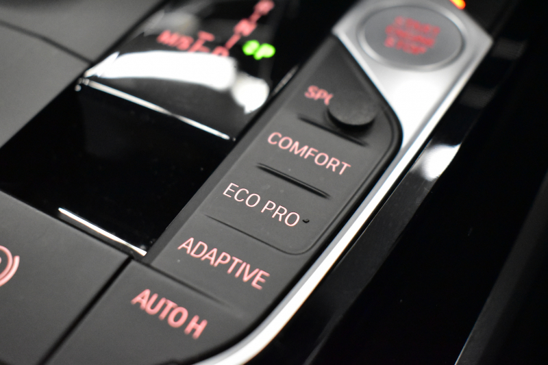 BMW 3シリーズ 320i Mｽﾎﾟｰﾂ ｲﾉﾍﾞｰｼｮﾝ&ﾊｲﾗｲﾝ&ｺﾝﾌｫｰﾄ&ｻｳﾝﾄﾞP ﾚｰｻﾞｰLEDﾍｯﾄﾞﾗｲﾄ ﾋｰﾀｰ付白革 可変Mｻｽ  追従ACC HUD ﾗｲﾌﾞｺｯｸﾋﾟｯﾄ全周囲ｶﾒﾗ ｱｯﾌﾟﾙｶｰﾌﾟﾚｲ haraman/kardon 1ｵｰﾅｰ 電動ﾄﾗﾝｸ2年保証