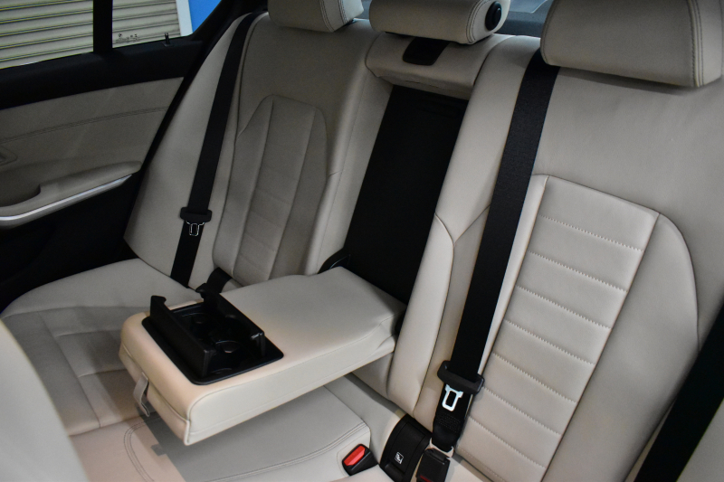 BMW 3シリーズ 320i Mｽﾎﾟｰﾂ ｲﾉﾍﾞｰｼｮﾝ&ﾊｲﾗｲﾝ&ｺﾝﾌｫｰﾄ&ｻｳﾝﾄﾞP ﾚｰｻﾞｰLEDﾍｯﾄﾞﾗｲﾄ ﾋｰﾀｰ付白革 可変Mｻｽ  追従ACC HUD ﾗｲﾌﾞｺｯｸﾋﾟｯﾄ全周囲ｶﾒﾗ ｱｯﾌﾟﾙｶｰﾌﾟﾚｲ haraman/kardon 1ｵｰﾅｰ 電動ﾄﾗﾝｸ2年保証