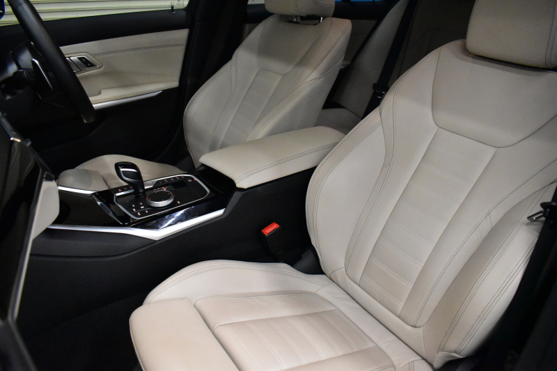 BMW 3シリーズ 320i Mｽﾎﾟｰﾂ ｲﾉﾍﾞｰｼｮﾝ&ﾊｲﾗｲﾝ&ｺﾝﾌｫｰﾄ&ｻｳﾝﾄﾞP ﾚｰｻﾞｰLEDﾍｯﾄﾞﾗｲﾄ ﾋｰﾀｰ付白革 可変Mｻｽ  追従ACC HUD ﾗｲﾌﾞｺｯｸﾋﾟｯﾄ全周囲ｶﾒﾗ ｱｯﾌﾟﾙｶｰﾌﾟﾚｲ haraman/kardon 1ｵｰﾅｰ 電動ﾄﾗﾝｸ2年保証