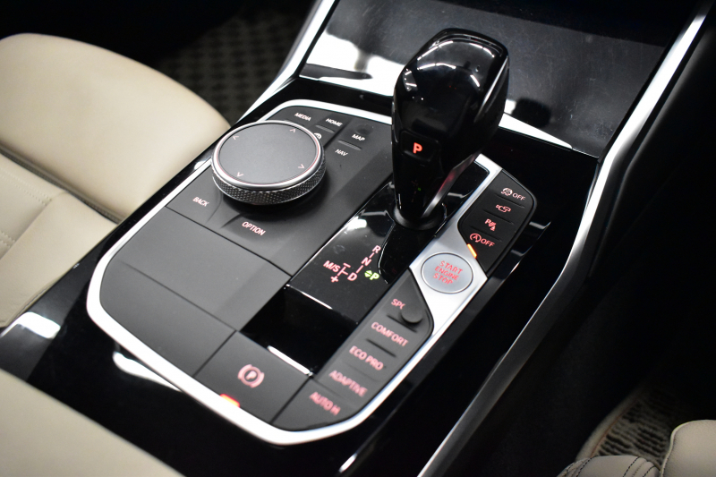 BMW 3シリーズ 320i Mｽﾎﾟｰﾂ ｲﾉﾍﾞｰｼｮﾝ&ﾊｲﾗｲﾝ&ｺﾝﾌｫｰﾄ&ｻｳﾝﾄﾞP ﾚｰｻﾞｰLEDﾍｯﾄﾞﾗｲﾄ ﾋｰﾀｰ付白革 可変Mｻｽ  追従ACC HUD ﾗｲﾌﾞｺｯｸﾋﾟｯﾄ全周囲ｶﾒﾗ ｱｯﾌﾟﾙｶｰﾌﾟﾚｲ haraman/kardon 1ｵｰﾅｰ 電動ﾄﾗﾝｸ2年保証