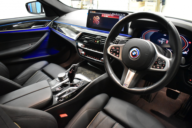 BMW 5シリーズ 530i Mｽﾎﾟｰﾂ LCI後期 高出力ﾓﾃﾞﾙ 全席ﾋｰﾀｰ付黒革 LEDﾍｯﾄﾞﾗｲﾄ 可変ｻｽﾍﾟﾝｼｮﾝ ﾗｲﾌﾞｺｸﾋﾟｯﾄ ACC HUD LCW ﾀｯﾁﾊﾟﾈﾙﾅﾋﾞ全周囲ｶﾒﾗTV 電動ﾄﾗﾝｸ Mｽﾎﾟｰﾂﾌﾞﾚｰｷ  2年保証