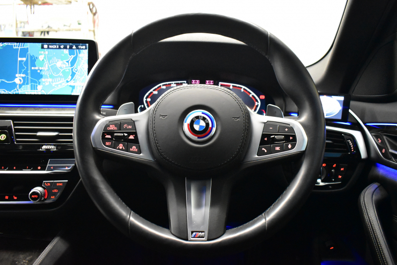 BMW 5シリーズ 530i Mｽﾎﾟｰﾂ LCI後期 高出力ﾓﾃﾞﾙ 全席ﾋｰﾀｰ付黒革 LEDﾍｯﾄﾞﾗｲﾄ 可変ｻｽﾍﾟﾝｼｮﾝ ﾗｲﾌﾞｺｸﾋﾟｯﾄ ACC HUD LCW ﾀｯﾁﾊﾟﾈﾙﾅﾋﾞ全周囲ｶﾒﾗTV 電動ﾄﾗﾝｸ Mｽﾎﾟｰﾂﾌﾞﾚｰｷ  2年保証