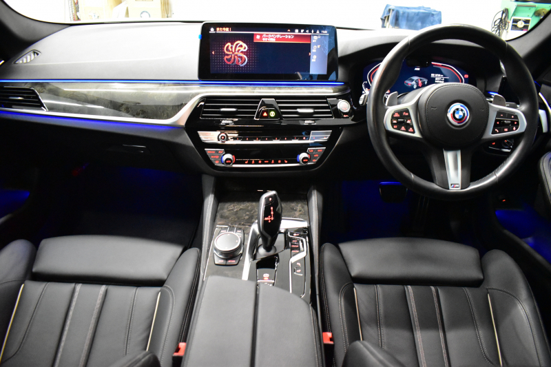 BMW 5シリーズ 530i Mｽﾎﾟｰﾂ LCI後期 高出力ﾓﾃﾞﾙ 全席ﾋｰﾀｰ付黒革 LEDﾍｯﾄﾞﾗｲﾄ 可変ｻｽﾍﾟﾝｼｮﾝ ﾗｲﾌﾞｺｸﾋﾟｯﾄ ACC HUD LCW ﾀｯﾁﾊﾟﾈﾙﾅﾋﾞ全周囲ｶﾒﾗTV 電動ﾄﾗﾝｸ Mｽﾎﾟｰﾂﾌﾞﾚｰｷ  2年保証
