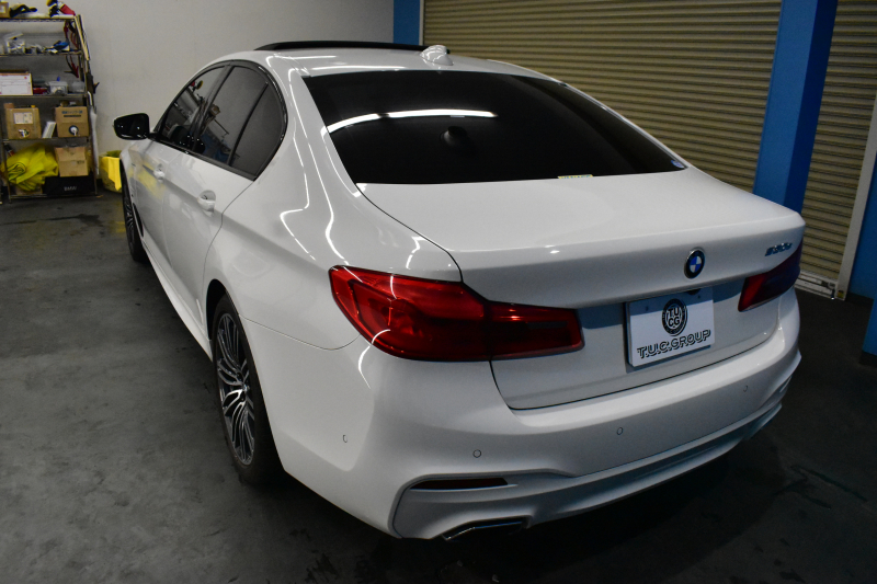 BMW 5シリーズ 530e Mｽﾎﾟｰﾂ iﾊﾟﾌｫｰﾏﾝｽ PHEV ｻﾝﾙｰﾌ ｾﾚｸﾄ&ﾊｲﾉﾍﾞｰｼｮﾝ&ﾊｲﾗｲﾝ&ｱﾄﾞﾊﾞﾝｽP 全面液晶ﾒｰﾀｰ 19AW 全席ﾋｰﾀｰ付黒革 ﾊｰﾏﾝｶｰﾄﾞﾝ 4ｿﾞｰﾝAC LEDﾍｯﾄﾞﾗｲﾄ ACC HUD LCW ﾀｯﾁﾊﾟﾈﾙﾅﾋﾞ全周囲ｶﾒﾗ ﾌﾙｾｸﾞﾜｲﾔﾚｽ充電 電動ﾄﾗﾝｸ 2年保証