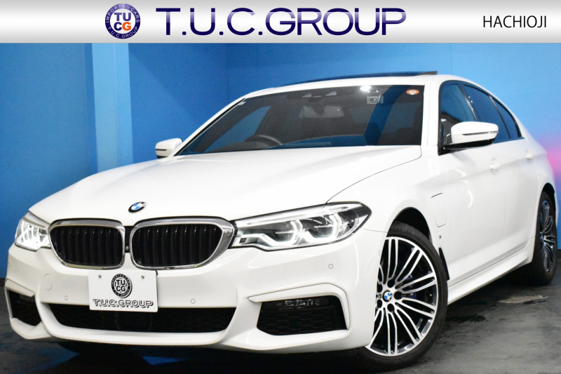 BMW 5シリーズ 530e Mｽﾎﾟｰﾂ iﾊﾟﾌｫｰﾏﾝｽ PHEV ｻﾝﾙｰﾌ ｾﾚｸﾄ&ﾊｲﾉﾍﾞｰｼｮﾝ&ﾊｲﾗｲﾝ&ｱﾄﾞﾊﾞﾝｽP 全面液晶ﾒｰﾀｰ 19AW 全席ﾋｰﾀｰ付黒革 ﾊｰﾏﾝｶｰﾄﾞﾝ 4ｿﾞｰﾝAC LEDﾍｯﾄﾞﾗｲﾄ ACC HUD LCW ﾀｯﾁﾊﾟﾈﾙﾅﾋﾞ全周囲ｶﾒﾗ ﾌﾙｾｸﾞﾜｲﾔﾚｽ充電 電動ﾄﾗﾝｸ 2年保証