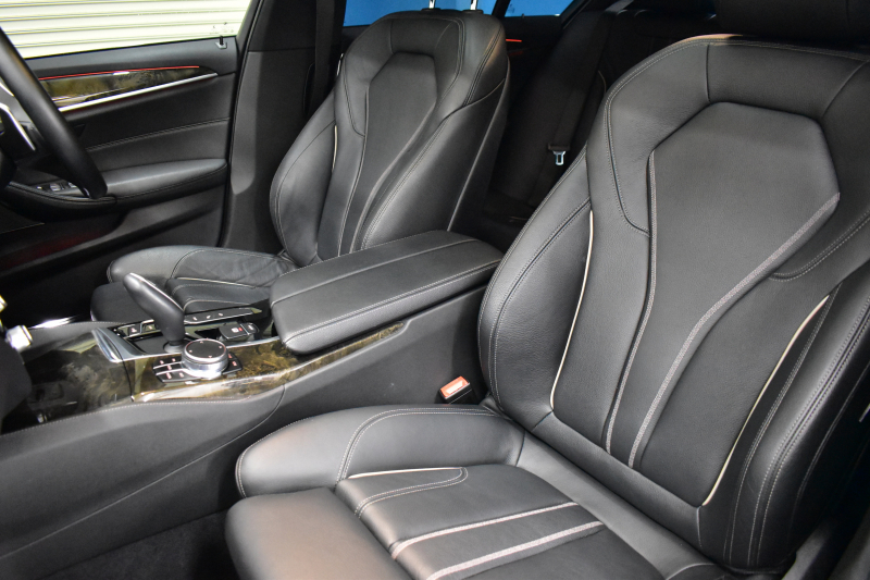BMW 5シリーズ 530e Mｽﾎﾟｰﾂ iﾊﾟﾌｫｰﾏﾝｽ PHEV ｻﾝﾙｰﾌ ｾﾚｸﾄ&ﾊｲﾉﾍﾞｰｼｮﾝ&ﾊｲﾗｲﾝ&ｱﾄﾞﾊﾞﾝｽP 全面液晶ﾒｰﾀｰ 19AW 全席ﾋｰﾀｰ付黒革 ﾊｰﾏﾝｶｰﾄﾞﾝ 4ｿﾞｰﾝAC LEDﾍｯﾄﾞﾗｲﾄ ACC HUD LCW ﾀｯﾁﾊﾟﾈﾙﾅﾋﾞ全周囲ｶﾒﾗ ﾌﾙｾｸﾞﾜｲﾔﾚｽ充電 電動ﾄﾗﾝｸ 2年保証
