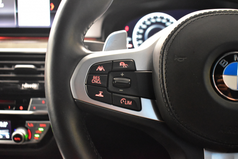 BMW 5シリーズ 530e Mｽﾎﾟｰﾂ iﾊﾟﾌｫｰﾏﾝｽ PHEV ｻﾝﾙｰﾌ ｾﾚｸﾄ&ﾊｲﾉﾍﾞｰｼｮﾝ&ﾊｲﾗｲﾝ&ｱﾄﾞﾊﾞﾝｽP 全面液晶ﾒｰﾀｰ 19AW 全席ﾋｰﾀｰ付黒革 ﾊｰﾏﾝｶｰﾄﾞﾝ 4ｿﾞｰﾝAC LEDﾍｯﾄﾞﾗｲﾄ ACC HUD LCW ﾀｯﾁﾊﾟﾈﾙﾅﾋﾞ全周囲ｶﾒﾗ ﾌﾙｾｸﾞﾜｲﾔﾚｽ充電 電動ﾄﾗﾝｸ 2年保証