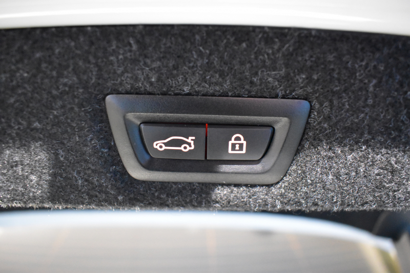 BMW 5シリーズ 530e Mｽﾎﾟｰﾂ iﾊﾟﾌｫｰﾏﾝｽ PHEV ｻﾝﾙｰﾌ ｾﾚｸﾄ&ﾊｲﾉﾍﾞｰｼｮﾝ&ﾊｲﾗｲﾝ&ｱﾄﾞﾊﾞﾝｽP 全面液晶ﾒｰﾀｰ 19AW 全席ﾋｰﾀｰ付黒革 ﾊｰﾏﾝｶｰﾄﾞﾝ 4ｿﾞｰﾝAC LEDﾍｯﾄﾞﾗｲﾄ ACC HUD LCW ﾀｯﾁﾊﾟﾈﾙﾅﾋﾞ全周囲ｶﾒﾗ ﾌﾙｾｸﾞﾜｲﾔﾚｽ充電 電動ﾄﾗﾝｸ 2年保証