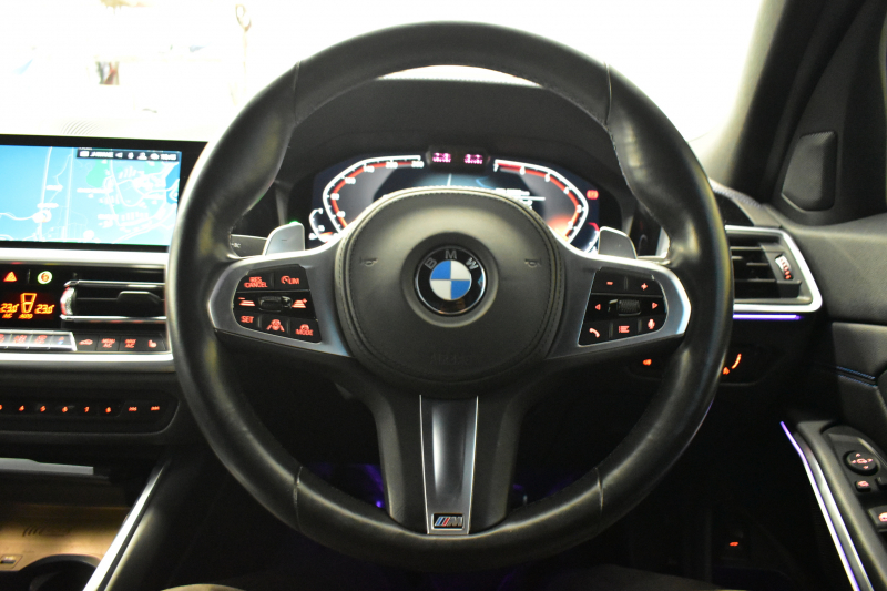 BMW 3シリーズ 330i Mｽﾎﾟｰﾂ 高出力ﾓﾃﾞﾙ ｲﾉﾍﾞｰｼｮﾝ&ﾃﾞﾋﾞｭｰ&ｺﾝﾌｫｰﾄP ﾋｰﾀｰ付黒革 ACC HUD 19AW Mｽﾎﾟｰﾂﾌﾞﾚｰｷ ﾗｲﾌﾞｺｯｸﾋﾟｯﾄ ｼﾞｪｽﾁｬｰｺﾝﾄﾛｰﾙ付ﾀｯﾁﾊﾟﾈﾙHDDﾅﾋﾞ全周囲ｶﾒﾗ ｱｯﾌﾟﾙｶｰﾌﾟﾚｲ ｳｯﾄﾞｲﾝﾃﾘｱ 電動ﾄﾗﾝｸ 2年保証