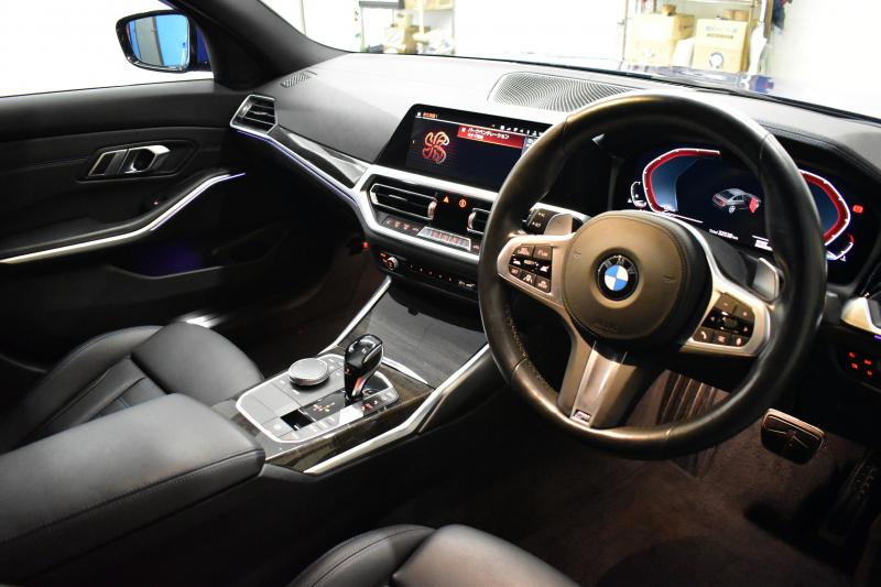 BMW 3シリーズ 330i Mｽﾎﾟｰﾂ 高出力ﾓﾃﾞﾙ ｲﾉﾍﾞｰｼｮﾝ&ﾃﾞﾋﾞｭｰ&ｺﾝﾌｫｰﾄP ﾋｰﾀｰ付黒革 ACC HUD 19AW Mｽﾎﾟｰﾂﾌﾞﾚｰｷ ﾗｲﾌﾞｺｯｸﾋﾟｯﾄ ｼﾞｪｽﾁｬｰｺﾝﾄﾛｰﾙ付ﾀｯﾁﾊﾟﾈﾙHDDﾅﾋﾞ全周囲ｶﾒﾗ ｱｯﾌﾟﾙｶｰﾌﾟﾚｲ ｳｯﾄﾞｲﾝﾃﾘｱ 電動ﾄﾗﾝｸ 2年保証