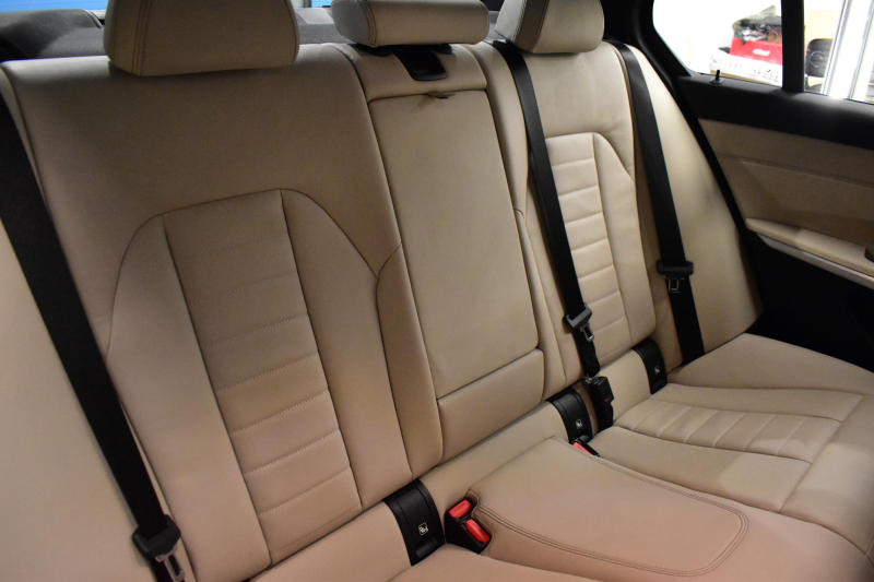 BMW 3シリーズ 320i Mｽﾎﾟｰﾂ ﾊｲﾗｲﾝP ﾋｰﾀｰ付白革 全周囲ｶﾒﾗ ﾜｲﾔﾚｽ充電 ﾌﾙｾｸﾞTV 追従ACC LCW 衝突軽減B 車線逸脱&歩行者警告 ﾗｲﾌﾞｺｯｸﾋﾟｯﾄ ｱｯﾌﾟﾙｶｰﾌﾟﾚｲ ﾌﾙｾｸﾞ ｳｯﾄﾞｲﾝﾃﾘｱ 2年保証