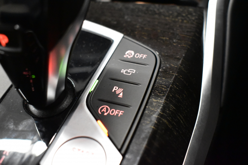 BMW 3シリーズ 320i Mｽﾎﾟｰﾂ ﾊｲﾗｲﾝP ﾋｰﾀｰ付白革 全周囲ｶﾒﾗ ﾜｲﾔﾚｽ充電 ﾌﾙｾｸﾞTV 追従ACC LCW 衝突軽減B 車線逸脱&歩行者警告 ﾗｲﾌﾞｺｯｸﾋﾟｯﾄ ｱｯﾌﾟﾙｶｰﾌﾟﾚｲ ﾌﾙｾｸﾞ ｳｯﾄﾞｲﾝﾃﾘｱ 2年保証