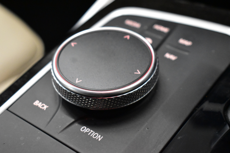 BMW 3シリーズ 320i Mｽﾎﾟｰﾂ ﾊｲﾗｲﾝP ﾋｰﾀｰ付白革 全周囲ｶﾒﾗ ﾜｲﾔﾚｽ充電 ﾌﾙｾｸﾞTV 追従ACC LCW 衝突軽減B 車線逸脱&歩行者警告 ﾗｲﾌﾞｺｯｸﾋﾟｯﾄ ｱｯﾌﾟﾙｶｰﾌﾟﾚｲ ﾌﾙｾｸﾞ ｳｯﾄﾞｲﾝﾃﾘｱ 2年保証