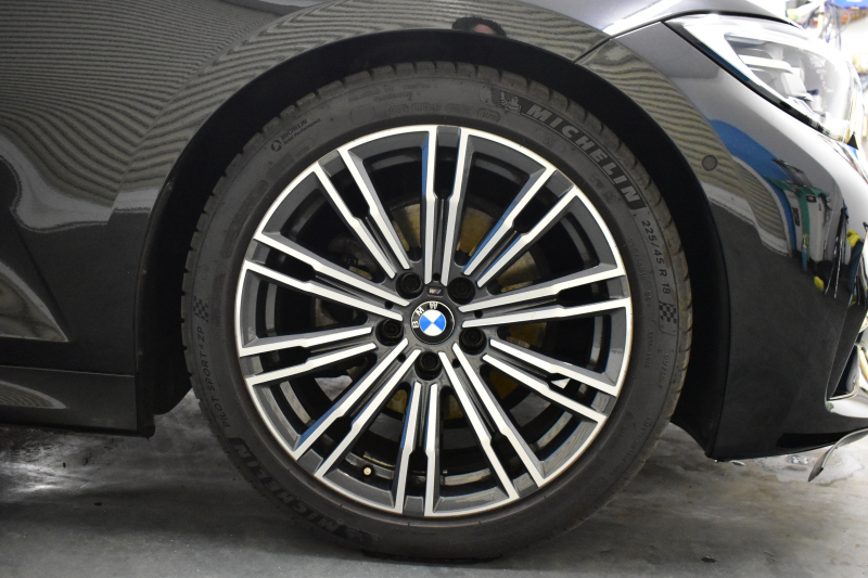 BMW 3シリーズ 320i Mｽﾎﾟｰﾂ ﾊｲﾗｲﾝP ﾋｰﾀｰ付白革 全周囲ｶﾒﾗ ﾜｲﾔﾚｽ充電 ﾌﾙｾｸﾞTV 追従ACC LCW 衝突軽減B 車線逸脱&歩行者警告 ﾗｲﾌﾞｺｯｸﾋﾟｯﾄ ｱｯﾌﾟﾙｶｰﾌﾟﾚｲ ﾌﾙｾｸﾞ ｳｯﾄﾞｲﾝﾃﾘｱ 2年保証