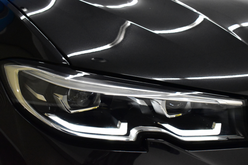 BMW 3シリーズ 320i Mｽﾎﾟｰﾂ ﾊｲﾗｲﾝP ﾋｰﾀｰ付白革 全周囲ｶﾒﾗ ﾜｲﾔﾚｽ充電 ﾌﾙｾｸﾞTV 追従ACC LCW 衝突軽減B 車線逸脱&歩行者警告 ﾗｲﾌﾞｺｯｸﾋﾟｯﾄ ｱｯﾌﾟﾙｶｰﾌﾟﾚｲ ﾌﾙｾｸﾞ ｳｯﾄﾞｲﾝﾃﾘｱ 2年保証