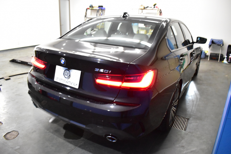 BMW 3シリーズ 320i Mｽﾎﾟｰﾂ ﾊｲﾗｲﾝP ﾋｰﾀｰ付白革 全周囲ｶﾒﾗ ﾜｲﾔﾚｽ充電 ﾌﾙｾｸﾞTV 追従ACC LCW 衝突軽減B 車線逸脱&歩行者警告 ﾗｲﾌﾞｺｯｸﾋﾟｯﾄ ｱｯﾌﾟﾙｶｰﾌﾟﾚｲ ﾌﾙｾｸﾞ ｳｯﾄﾞｲﾝﾃﾘｱ 2年保証