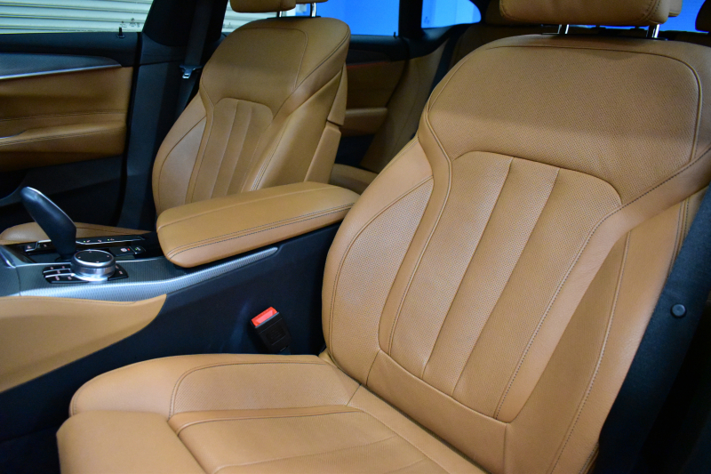 BMW 6シリーズ 623dｸﾞﾗﾝﾂｰﾘｽﾓ Mｽﾎﾟｰﾂ ｱｯﾌﾟｸﾞﾚｰﾄﾞ＆ｺﾝﾌｫｰﾄP ﾊﾟﾉﾗﾏｻﾝﾙｰﾌ ﾋｰﾀｰ&ﾍﾞﾝﾁﾚｰｼｮﾝ＆ﾏｯｻｰｼﾞ付ｺﾆｬｯｸ革 Apple Car Play 全面液晶ﾒｰﾀｰ LEDﾍｯﾄﾞﾗｲﾄ  ACC ﾊｰﾏﾝｶｰﾄﾞﾝｻｳﾝﾄﾞ  HUD LCW 20AW  ﾀｯﾁﾊﾟﾈﾙﾅﾋﾞ全周囲ｶﾒ 電動Rｹﾞｰﾄ 2年保証