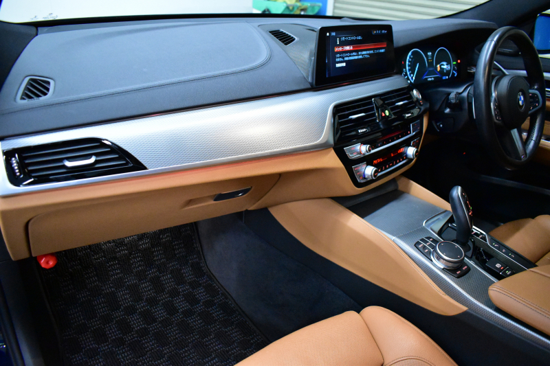 BMW 6シリーズ 623dｸﾞﾗﾝﾂｰﾘｽﾓ Mｽﾎﾟｰﾂ ｱｯﾌﾟｸﾞﾚｰﾄﾞ＆ｺﾝﾌｫｰﾄP ﾊﾟﾉﾗﾏｻﾝﾙｰﾌ ﾋｰﾀｰ&ﾍﾞﾝﾁﾚｰｼｮﾝ＆ﾏｯｻｰｼﾞ付ｺﾆｬｯｸ革 Apple Car Play 全面液晶ﾒｰﾀｰ LEDﾍｯﾄﾞﾗｲﾄ  ACC ﾊｰﾏﾝｶｰﾄﾞﾝｻｳﾝﾄﾞ  HUD LCW 20AW  ﾀｯﾁﾊﾟﾈﾙﾅﾋﾞ全周囲ｶﾒ 電動Rｹﾞｰﾄ 2年保証