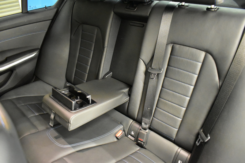 BMW 3シリーズ 330i Mｽﾎﾟｰﾂ 高出力ﾓﾃﾞﾙ ﾃﾞﾋﾞｭｰ&ｺﾝﾌｫｰﾄP ﾋｰﾀｰ付黒革 全周囲ｶﾒﾗ ACC 19AW Mｽﾎﾟｰﾂﾌﾞﾚｰｷ LEDﾍｯﾄﾞﾗｲﾄ ﾗｲﾌﾞｺｯｸﾋﾟｯﾄ ﾀｯﾁﾊﾟﾈﾙHDDﾅﾋﾞ ｱｯﾌﾟﾙｶｰﾌﾟﾚｲ ｳｯﾄﾞｲﾝﾃﾘｱ 電動ﾄﾗﾝｸ 2年保証