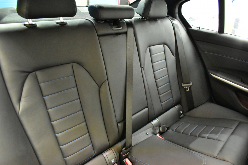 BMW 3シリーズ 330i Mｽﾎﾟｰﾂ 高出力ﾓﾃﾞﾙ ﾃﾞﾋﾞｭｰ&ｺﾝﾌｫｰﾄP ﾋｰﾀｰ付黒革 全周囲ｶﾒﾗ ACC 19AW Mｽﾎﾟｰﾂﾌﾞﾚｰｷ LEDﾍｯﾄﾞﾗｲﾄ ﾗｲﾌﾞｺｯｸﾋﾟｯﾄ ﾀｯﾁﾊﾟﾈﾙHDDﾅﾋﾞ ｱｯﾌﾟﾙｶｰﾌﾟﾚｲ ｳｯﾄﾞｲﾝﾃﾘｱ 電動ﾄﾗﾝｸ 2年保証