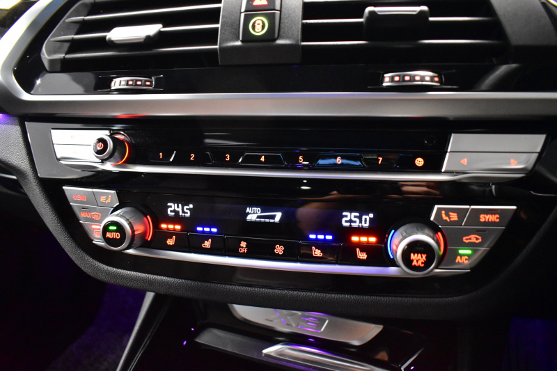 BMW X3 Xﾄﾞﾗｲﾌﾞ20d Mｽﾎﾟｰﾂ ｾﾚｸﾄ&ﾊｲﾗｲﾝP ﾊﾟﾉﾗﾏｻﾝR 型式変更後ﾓﾃﾞﾙ（UZ20） ﾗｲﾌﾞｺｯｸﾋﾟｯﾄ  20AW 前席ﾍﾞﾝﾁﾚｰｼｮﾝ LEDﾍｯﾄﾞﾗｲﾄ 追従ACC HUD 全席ﾋｰﾀｰ付茶革 LCW ﾀｯﾁﾊﾟﾈﾙﾅﾋﾞﾌﾙｾｸﾞ全周囲ｶﾒﾗ3Dﾋﾞｭｰ ﾜｲﾔﾚｽ充電  2年保証