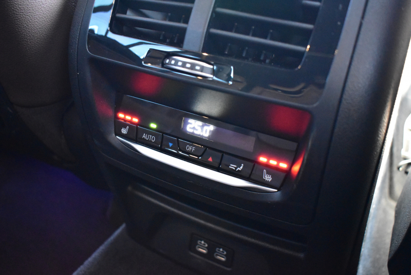 BMW X3 Xﾄﾞﾗｲﾌﾞ20d Mｽﾎﾟｰﾂ ｾﾚｸﾄ&ﾊｲﾗｲﾝP ﾊﾟﾉﾗﾏｻﾝR 型式変更後ﾓﾃﾞﾙ（UZ20） ﾗｲﾌﾞｺｯｸﾋﾟｯﾄ  20AW 前席ﾍﾞﾝﾁﾚｰｼｮﾝ LEDﾍｯﾄﾞﾗｲﾄ 追従ACC HUD 全席ﾋｰﾀｰ付茶革 LCW ﾀｯﾁﾊﾟﾈﾙﾅﾋﾞﾌﾙｾｸﾞ全周囲ｶﾒﾗ3Dﾋﾞｭｰ ﾜｲﾔﾚｽ充電  2年保証