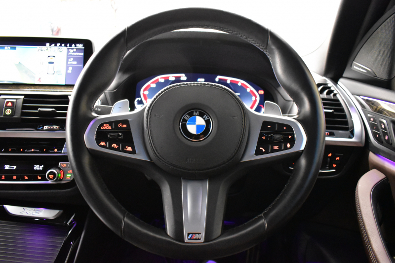 BMW X3 Xﾄﾞﾗｲﾌﾞ20d Mｽﾎﾟｰﾂ ｾﾚｸﾄ&ﾊｲﾗｲﾝP ﾊﾟﾉﾗﾏｻﾝR 型式変更後ﾓﾃﾞﾙ（UZ20） ﾗｲﾌﾞｺｯｸﾋﾟｯﾄ  20AW 前席ﾍﾞﾝﾁﾚｰｼｮﾝ LEDﾍｯﾄﾞﾗｲﾄ 追従ACC HUD 全席ﾋｰﾀｰ付茶革 LCW ﾀｯﾁﾊﾟﾈﾙﾅﾋﾞﾌﾙｾｸﾞ全周囲ｶﾒﾗ3Dﾋﾞｭｰ ﾜｲﾔﾚｽ充電  2年保証