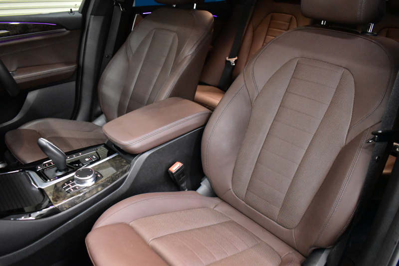 BMW X3 Xﾄﾞﾗｲﾌﾞ20d Mｽﾎﾟｰﾂ ｾﾚｸﾄ&ﾊｲﾗｲﾝP ﾊﾟﾉﾗﾏｻﾝR 型式変更後ﾓﾃﾞﾙ（UZ20） ﾗｲﾌﾞｺｯｸﾋﾟｯﾄ  20AW 前席ﾍﾞﾝﾁﾚｰｼｮﾝ LEDﾍｯﾄﾞﾗｲﾄ 追従ACC HUD 全席ﾋｰﾀｰ付茶革 LCW ﾀｯﾁﾊﾟﾈﾙﾅﾋﾞﾌﾙｾｸﾞ全周囲ｶﾒﾗ3Dﾋﾞｭｰ ﾜｲﾔﾚｽ充電  2年保証