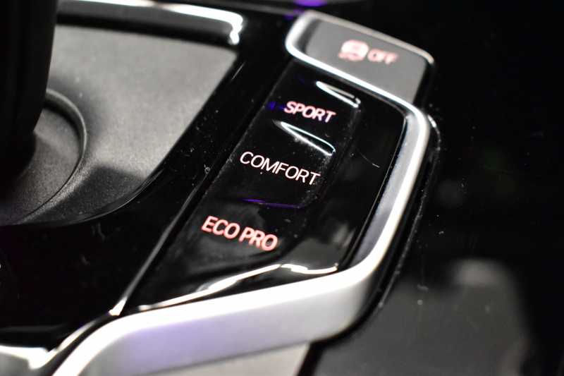 BMW X3 Xﾄﾞﾗｲﾌﾞ20d Mｽﾎﾟｰﾂ ｾﾚｸﾄ&ﾊｲﾗｲﾝP ﾊﾟﾉﾗﾏｻﾝR 型式変更後ﾓﾃﾞﾙ（UZ20） ﾗｲﾌﾞｺｯｸﾋﾟｯﾄ  20AW 前席ﾍﾞﾝﾁﾚｰｼｮﾝ LEDﾍｯﾄﾞﾗｲﾄ 追従ACC HUD 全席ﾋｰﾀｰ付茶革 LCW ﾀｯﾁﾊﾟﾈﾙﾅﾋﾞﾌﾙｾｸﾞ全周囲ｶﾒﾗ3Dﾋﾞｭｰ ﾜｲﾔﾚｽ充電  2年保証