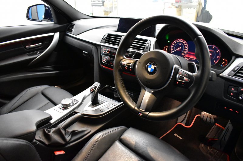 BMW 3シリーズ 320dﾂｰﾘﾝｸﾞ Mｽﾎﾟｰﾂｴﾃﾞｨｼｮﾝｼｬﾄﾞｰ LCI後期限定 ﾋｰﾀｰ付黒革 専用ﾀﾞｰｸLEDﾍｯﾄﾞﾗｲﾄ&ﾃｰﾙ 液晶ﾒｰﾀｰ 追従ACC ﾀｯﾁﾊﾟﾈﾙHDDﾅﾋﾞ 車線変更&逸脱&歩行者警告 衝突軽減ﾌﾞﾚｰｷ  19AW 電動Rｹﾞｰﾄ 前後PDC Bｶﾒﾗ  2年保証