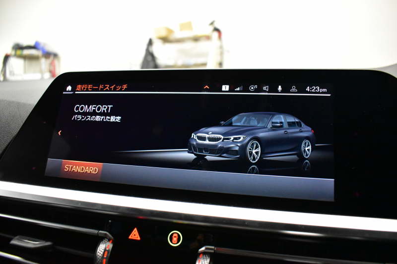 BMW 3シリーズ 320i Mｽﾎﾟｰﾂ ﾃﾞﾋﾞｭｰ&ｺﾝﾌｫｰﾄP ﾋｰﾀｰ付黒革 追従ACC  HUD  LCW 19AW 衝突軽減B 車線逸脱&歩行者警告 ﾗｲﾌﾞｺｯｸﾋﾟｯﾄ ｱｯﾌﾟﾙｶｰﾌﾟﾚｲ Bｶﾒﾗ 電動ﾄﾗﾝｸ ﾜｲﾔﾚｽ充電 社外ﾌﾙｾｸﾞ  ｳｯﾄﾞｲﾝﾃﾘｱ 2年保証