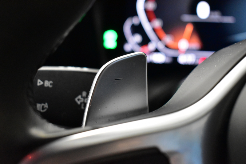 BMW 3シリーズ 320i Mｽﾎﾟｰﾂ ﾃﾞﾋﾞｭｰ&ｺﾝﾌｫｰﾄP ﾋｰﾀｰ付黒革 追従ACC  HUD  LCW 19AW 衝突軽減B 車線逸脱&歩行者警告 ﾗｲﾌﾞｺｯｸﾋﾟｯﾄ ｱｯﾌﾟﾙｶｰﾌﾟﾚｲ Bｶﾒﾗ 電動ﾄﾗﾝｸ ﾜｲﾔﾚｽ充電 社外ﾌﾙｾｸﾞ  ｳｯﾄﾞｲﾝﾃﾘｱ 2年保証