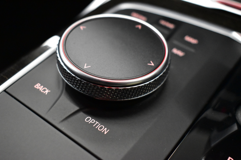 BMW 3シリーズ 320i Mｽﾎﾟｰﾂ ﾃﾞﾋﾞｭｰ&ｺﾝﾌｫｰﾄP ﾋｰﾀｰ付黒革 追従ACC  HUD  LCW 19AW 衝突軽減B 車線逸脱&歩行者警告 ﾗｲﾌﾞｺｯｸﾋﾟｯﾄ ｱｯﾌﾟﾙｶｰﾌﾟﾚｲ Bｶﾒﾗ 電動ﾄﾗﾝｸ ﾜｲﾔﾚｽ充電 社外ﾌﾙｾｸﾞ  ｳｯﾄﾞｲﾝﾃﾘｱ 2年保証