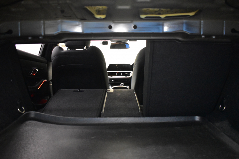 BMW 3シリーズ 320i Mｽﾎﾟｰﾂ ﾃﾞﾋﾞｭｰ&ｺﾝﾌｫｰﾄP ﾋｰﾀｰ付黒革 追従ACC  HUD  LCW 19AW 衝突軽減B 車線逸脱&歩行者警告 ﾗｲﾌﾞｺｯｸﾋﾟｯﾄ ｱｯﾌﾟﾙｶｰﾌﾟﾚｲ Bｶﾒﾗ 電動ﾄﾗﾝｸ ﾜｲﾔﾚｽ充電 社外ﾌﾙｾｸﾞ  ｳｯﾄﾞｲﾝﾃﾘｱ 2年保証