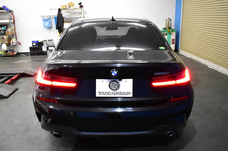 BMW 3シリーズ 320i Mｽﾎﾟｰﾂ ﾃﾞﾋﾞｭｰ&ｺﾝﾌｫｰﾄP ﾋｰﾀｰ付黒革 追従ACC  HUD  LCW 19AW 衝突軽減B 車線逸脱&歩行者警告 ﾗｲﾌﾞｺｯｸﾋﾟｯﾄ ｱｯﾌﾟﾙｶｰﾌﾟﾚｲ Bｶﾒﾗ 電動ﾄﾗﾝｸ ﾜｲﾔﾚｽ充電 社外ﾌﾙｾｸﾞ  ｳｯﾄﾞｲﾝﾃﾘｱ 2年保証