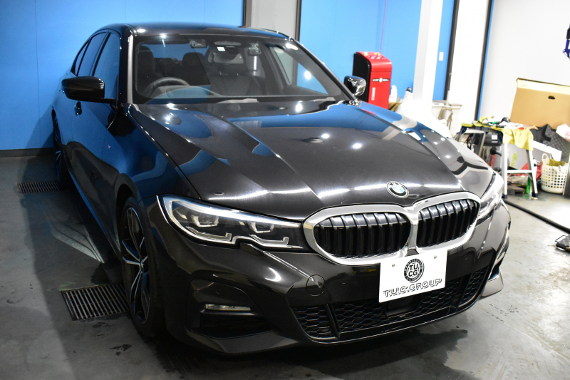 BMW 3シリーズ 320i Mｽﾎﾟｰﾂ ﾃﾞﾋﾞｭｰ&ｺﾝﾌｫｰﾄP ﾋｰﾀｰ付黒革 追従ACC  HUD  LCW 19AW 衝突軽減B 車線逸脱&歩行者警告 ﾗｲﾌﾞｺｯｸﾋﾟｯﾄ ｱｯﾌﾟﾙｶｰﾌﾟﾚｲ Bｶﾒﾗ 電動ﾄﾗﾝｸ ﾜｲﾔﾚｽ充電 社外ﾌﾙｾｸﾞ  ｳｯﾄﾞｲﾝﾃﾘｱ 2年保証