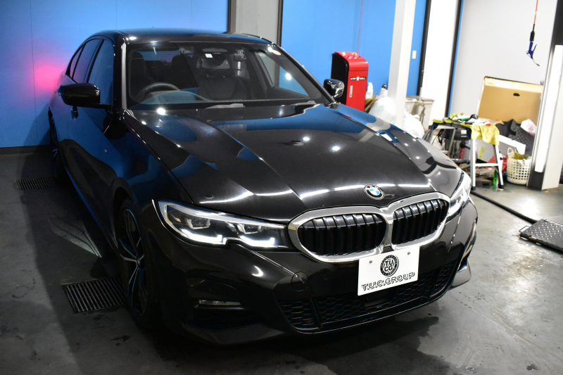 BMW 3シリーズ 320i Mｽﾎﾟｰﾂ ﾃﾞﾋﾞｭｰ&ｺﾝﾌｫｰﾄP ﾋｰﾀｰ付黒革 追従ACC  HUD  LCW 19AW 衝突軽減B 車線逸脱&歩行者警告 ﾗｲﾌﾞｺｯｸﾋﾟｯﾄ ｱｯﾌﾟﾙｶｰﾌﾟﾚｲ Bｶﾒﾗ 電動ﾄﾗﾝｸ ﾜｲﾔﾚｽ充電 社外ﾌﾙｾｸﾞ  ｳｯﾄﾞｲﾝﾃﾘｱ 2年保証