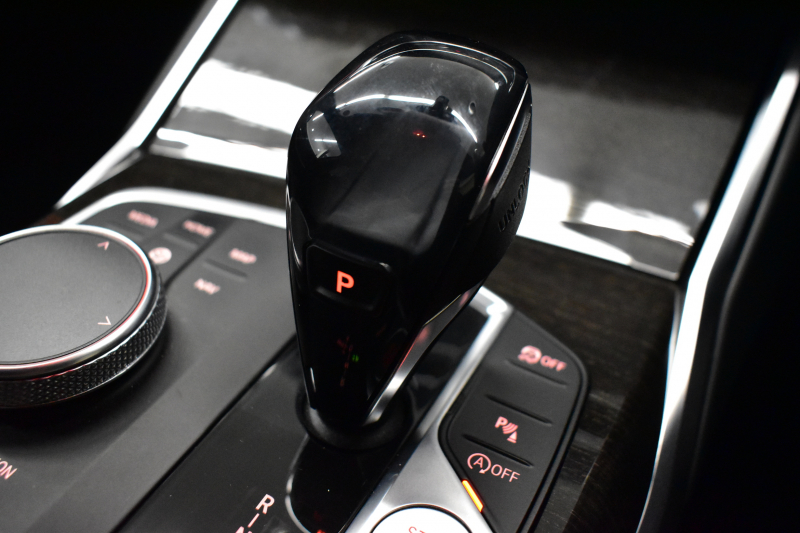 BMW 3シリーズ 320i Mｽﾎﾟｰﾂ ﾃﾞﾋﾞｭｰ&ｺﾝﾌｫｰﾄP ﾋｰﾀｰ付黒革 追従ACC  HUD  LCW 19AW 衝突軽減B 車線逸脱&歩行者警告 ﾗｲﾌﾞｺｯｸﾋﾟｯﾄ ｱｯﾌﾟﾙｶｰﾌﾟﾚｲ Bｶﾒﾗ 電動ﾄﾗﾝｸ ﾜｲﾔﾚｽ充電 社外ﾌﾙｾｸﾞ  ｳｯﾄﾞｲﾝﾃﾘｱ 2年保証