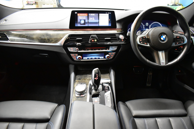 BMW 6シリーズ 630iｸﾞﾗﾝﾂｰﾘｽﾓ Mｽﾎﾟｰﾂ ﾊﾟﾉﾗﾏｻﾝﾙｰﾌ 全席ﾋｰﾀｰ付黒革 全面液晶ﾒｰﾀｰ ﾊｰﾏﾝｶｰﾄﾞﾝ 4ｿﾞｰﾝAC LEDﾍｯﾄﾞﾗｲﾄ 追従ACC HUD 衝突軽減ﾌﾞﾚｰｷ 車線変更&逸脱&歩行者警告 ﾀｯﾁﾊﾟﾈﾙﾅﾋﾞ全周囲ｶﾒﾗ3Dﾋﾞｭｰ 電動Rｹﾞｰﾄ 2年保証