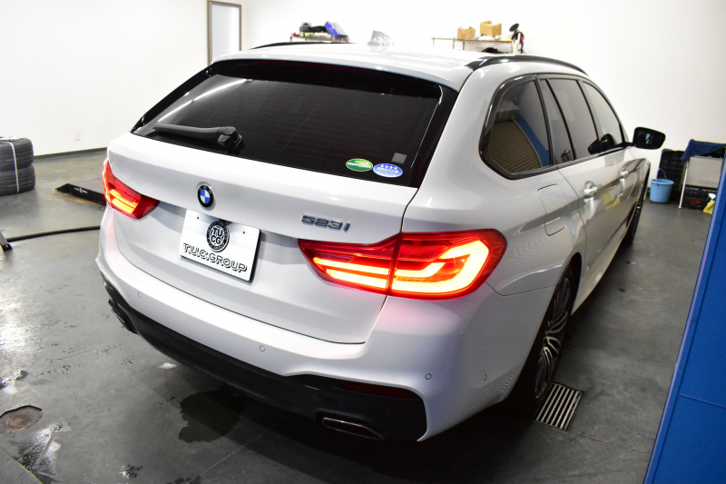 BMW 5シリーズ 523iﾂｰﾘﾝｸﾞ Mｽﾎﾟｰﾂ ｲﾉﾍﾞｰｼｮﾝ&ﾊｲﾗｲﾝP 全席ﾋｰﾀｰ付黒革 ｼﾞｪｽﾁｬｰC付ﾀｯﾁﾊﾟﾈﾙHDDﾅﾋﾞ 全周囲ｶﾒﾗ ﾜｲﾔﾚｽ充電 液晶ﾒｰﾀｰ 追従ACC HUD ｱﾀﾞﾌﾟﾃｨﾌﾞLEDﾍｯﾄﾞﾗｲﾄ 車線変更&逸脱&歩行者警告 19AW  2年保証